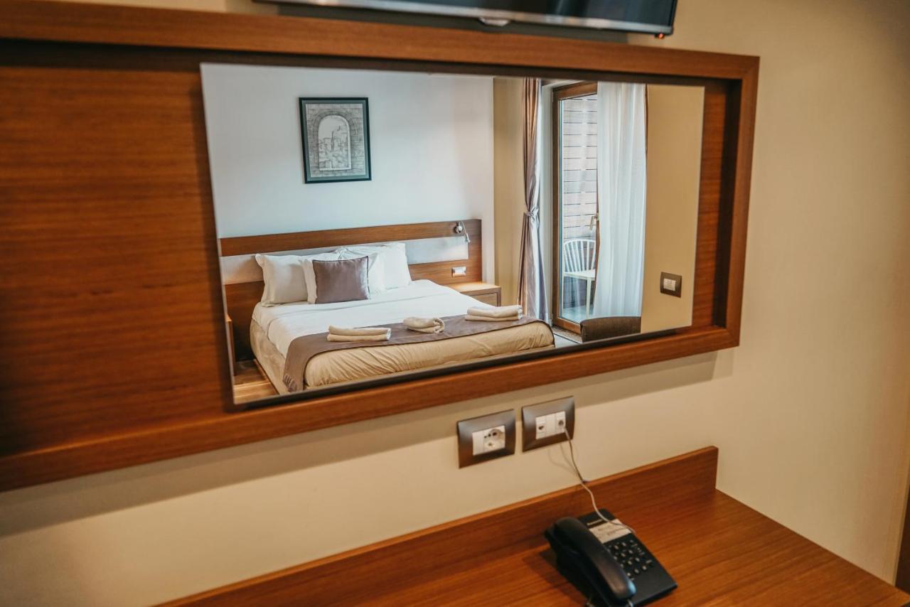 Center Hotel Gjirokastër Eksteriør billede