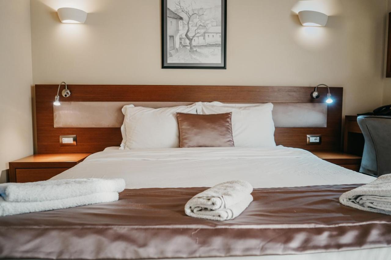 Center Hotel Gjirokastër Eksteriør billede