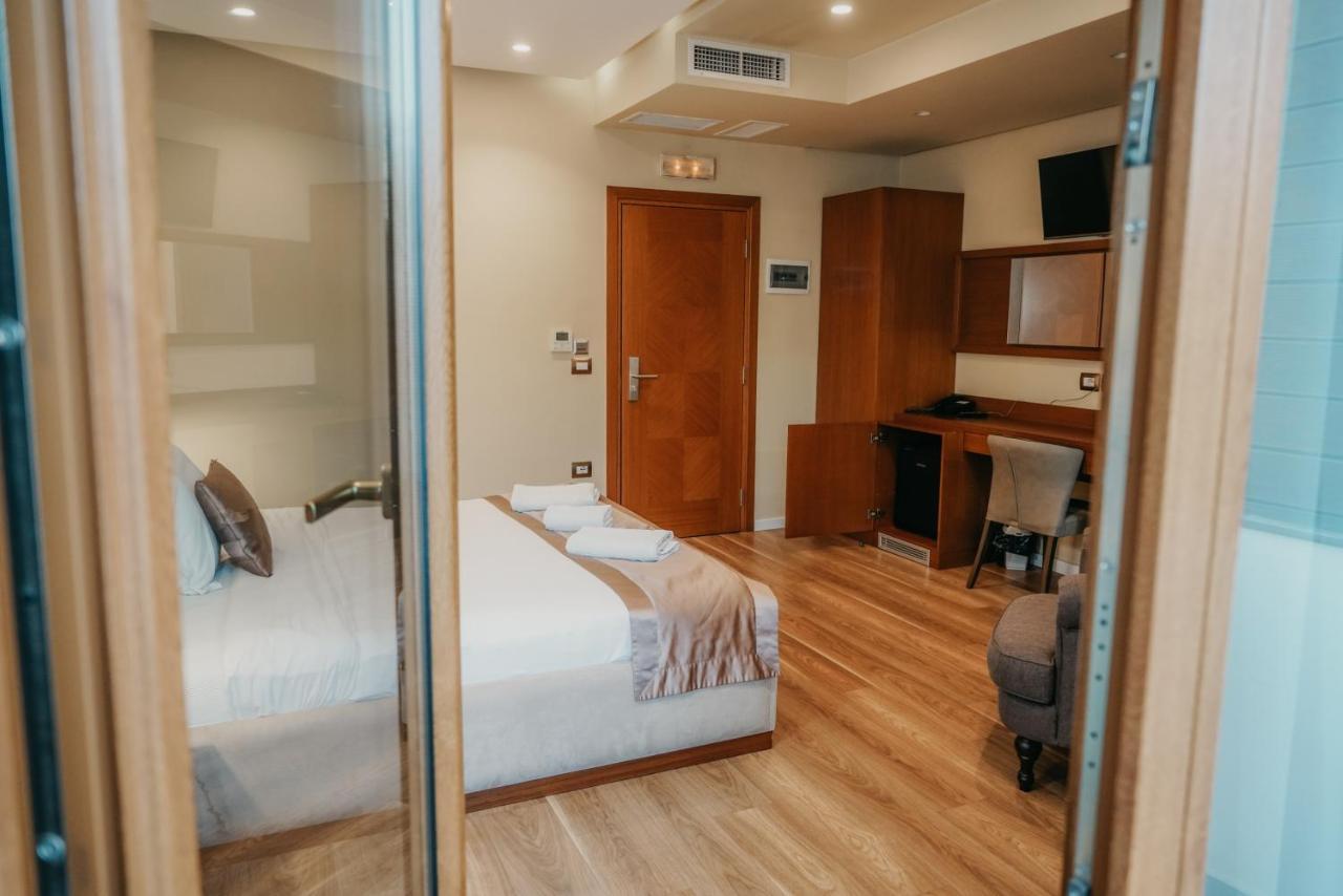 Center Hotel Gjirokastër Eksteriør billede