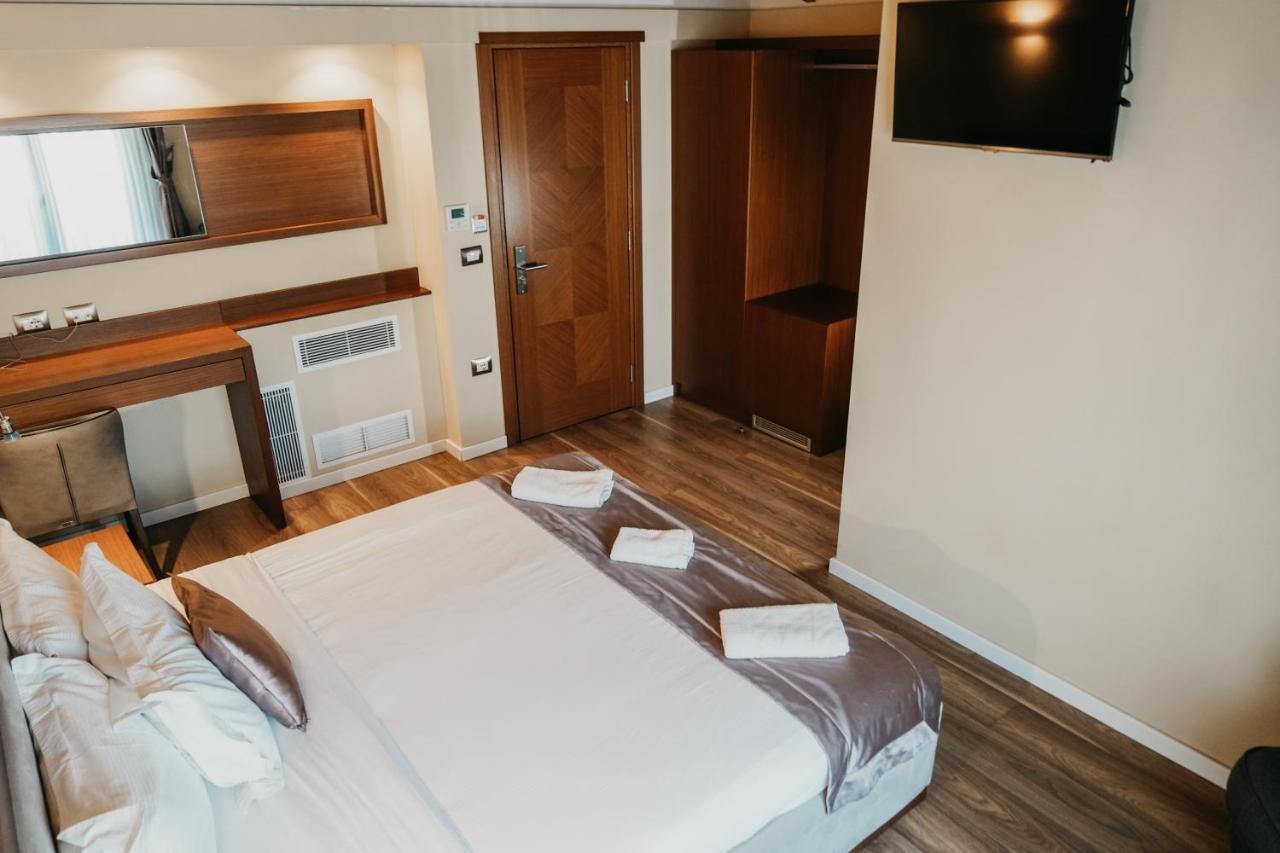 Center Hotel Gjirokastër Eksteriør billede