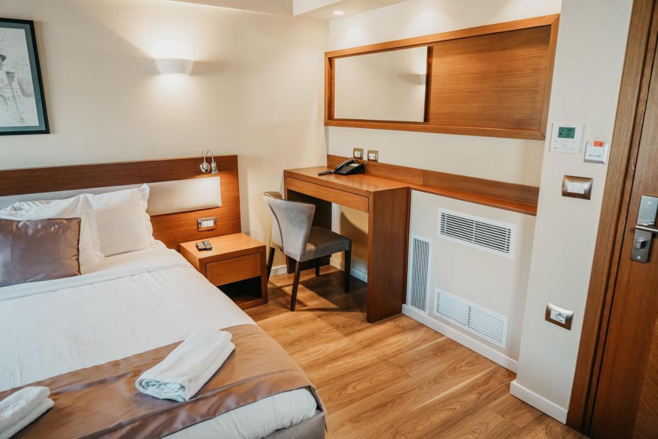 Center Hotel Gjirokastër Eksteriør billede
