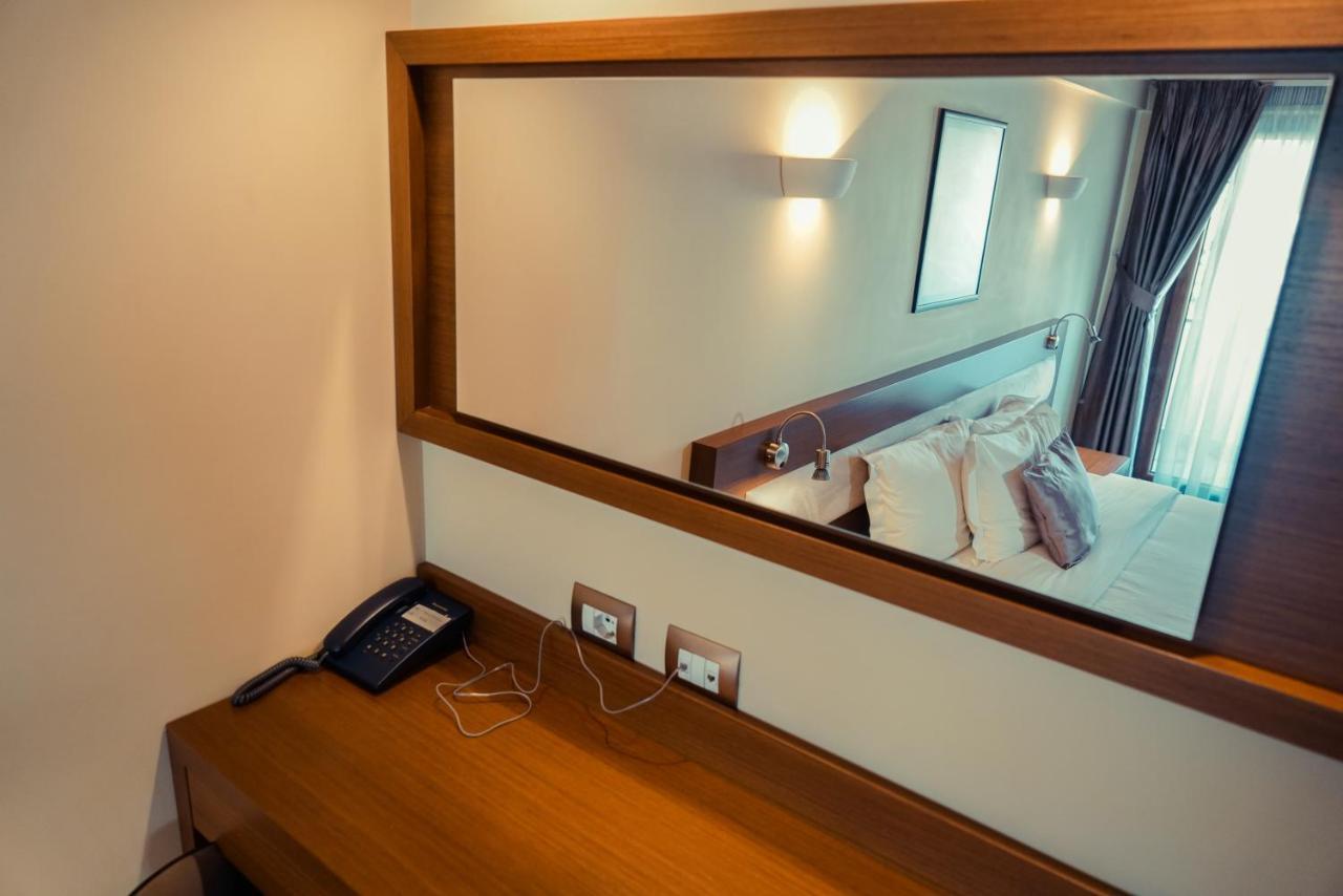 Center Hotel Gjirokastër Eksteriør billede