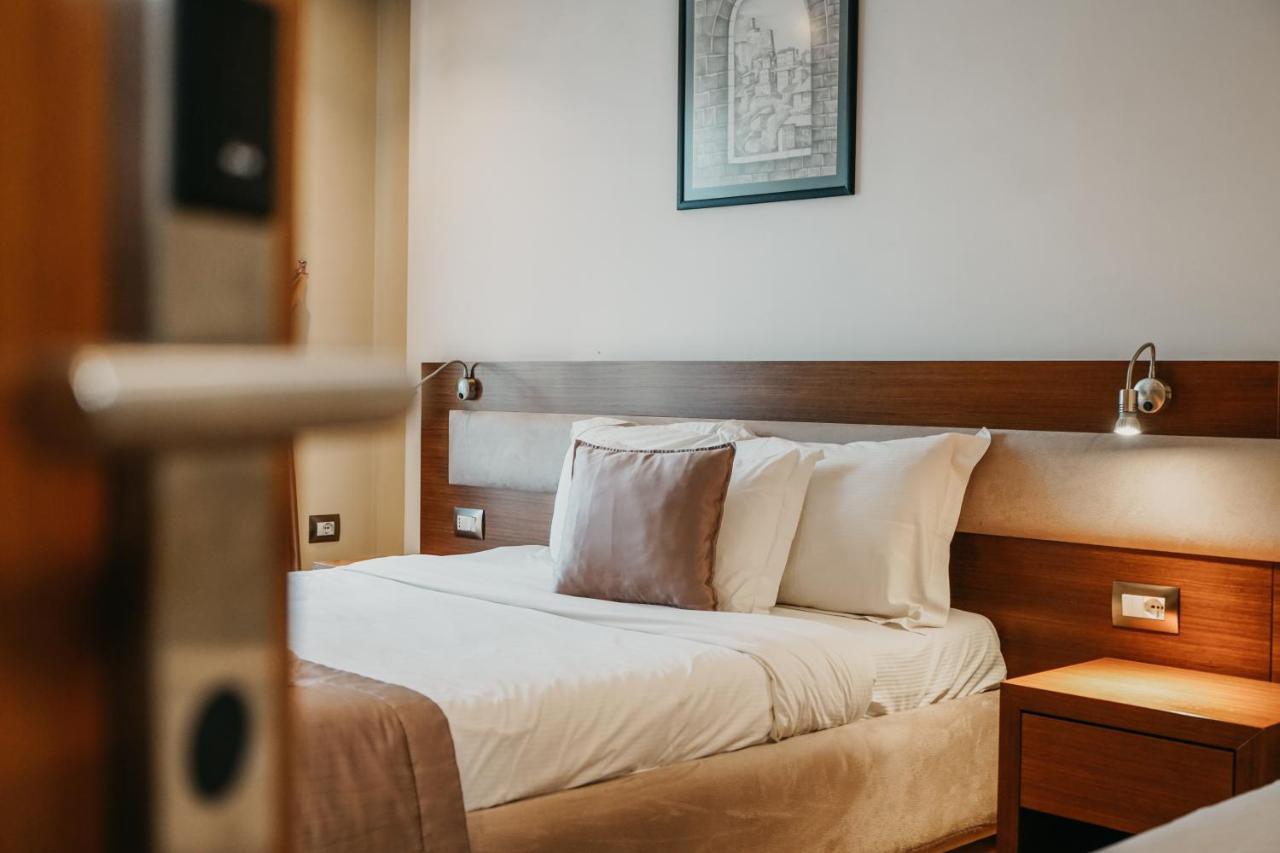 Center Hotel Gjirokastër Eksteriør billede