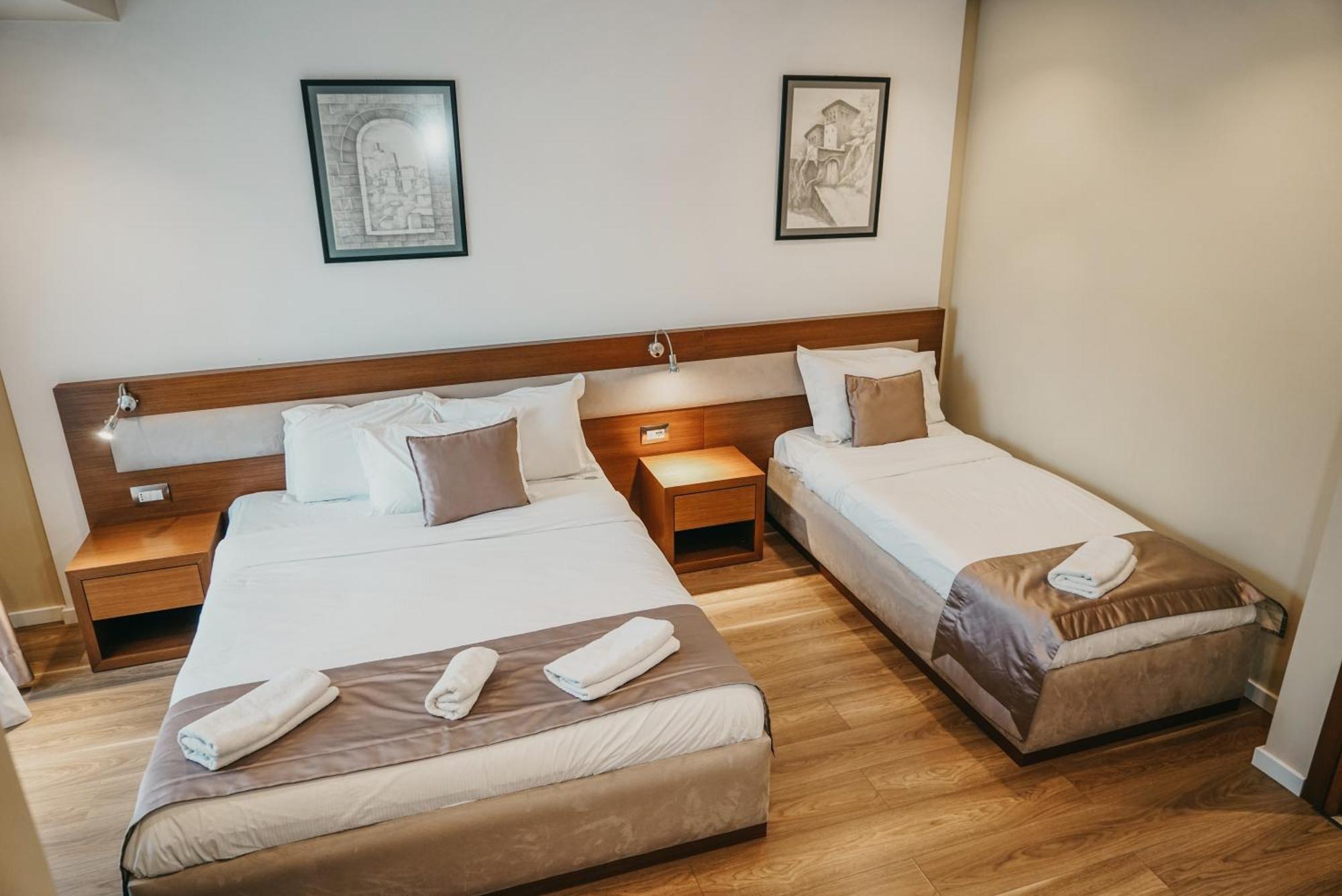 Center Hotel Gjirokastër Eksteriør billede
