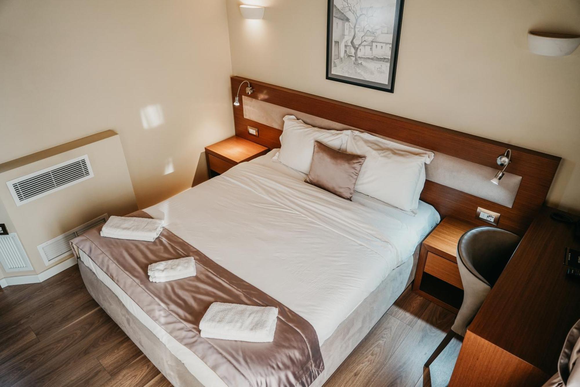 Center Hotel Gjirokastër Eksteriør billede