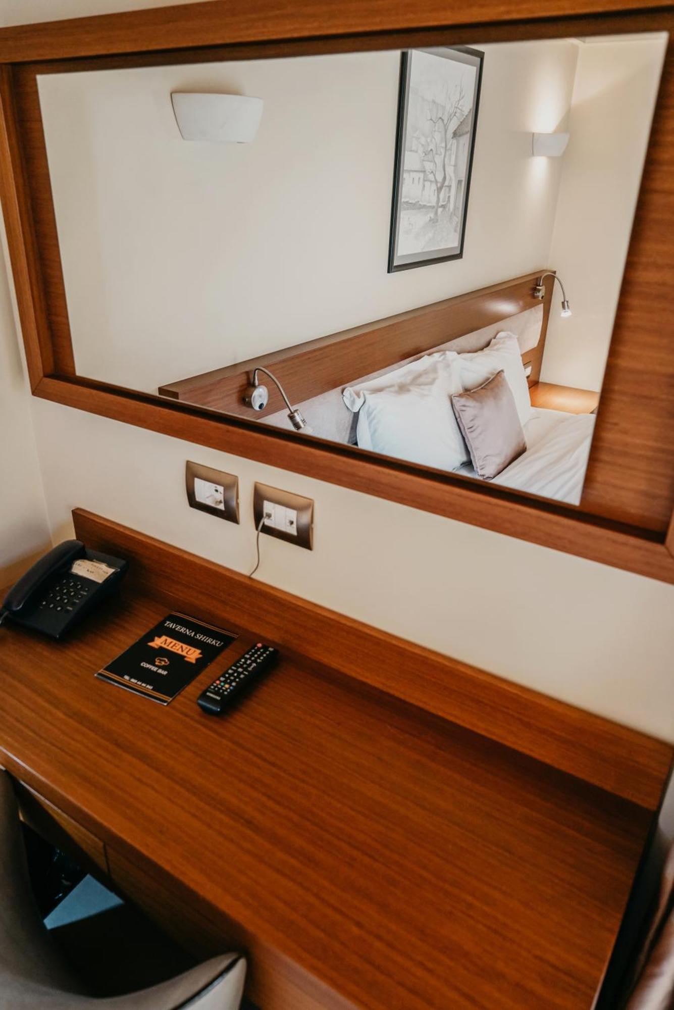 Center Hotel Gjirokastër Eksteriør billede